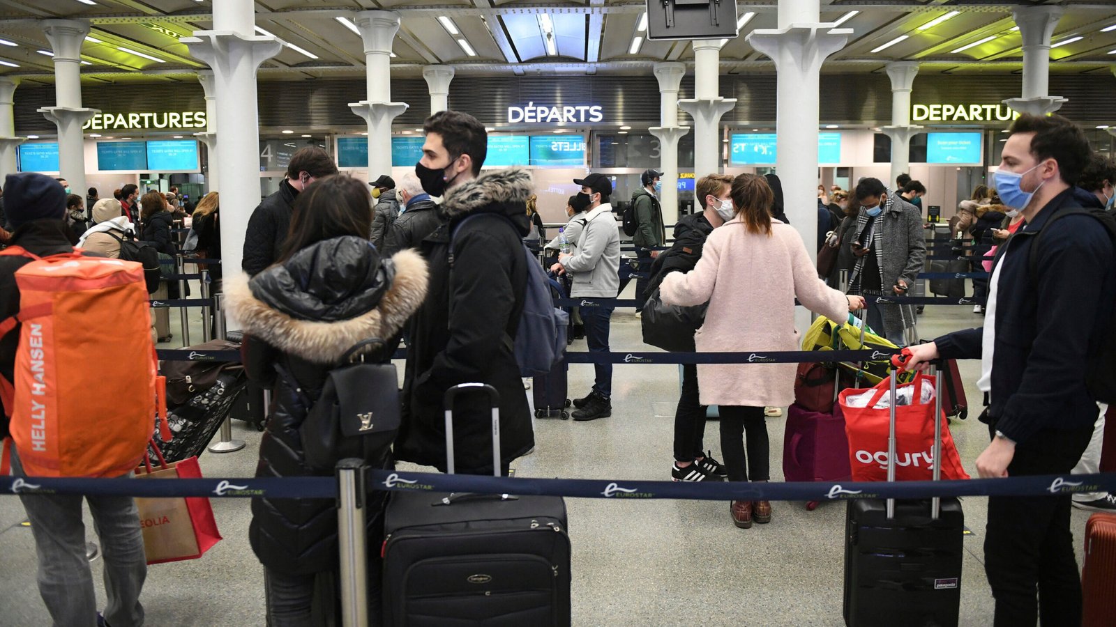 Νέοι ταξιδιωτικοί περιορισμοί στη Βρετανία: Τρία τεστ κορωνoϊού, καραντίνα με δικά σας έξοδα και τσουχτερά πρόστιμα