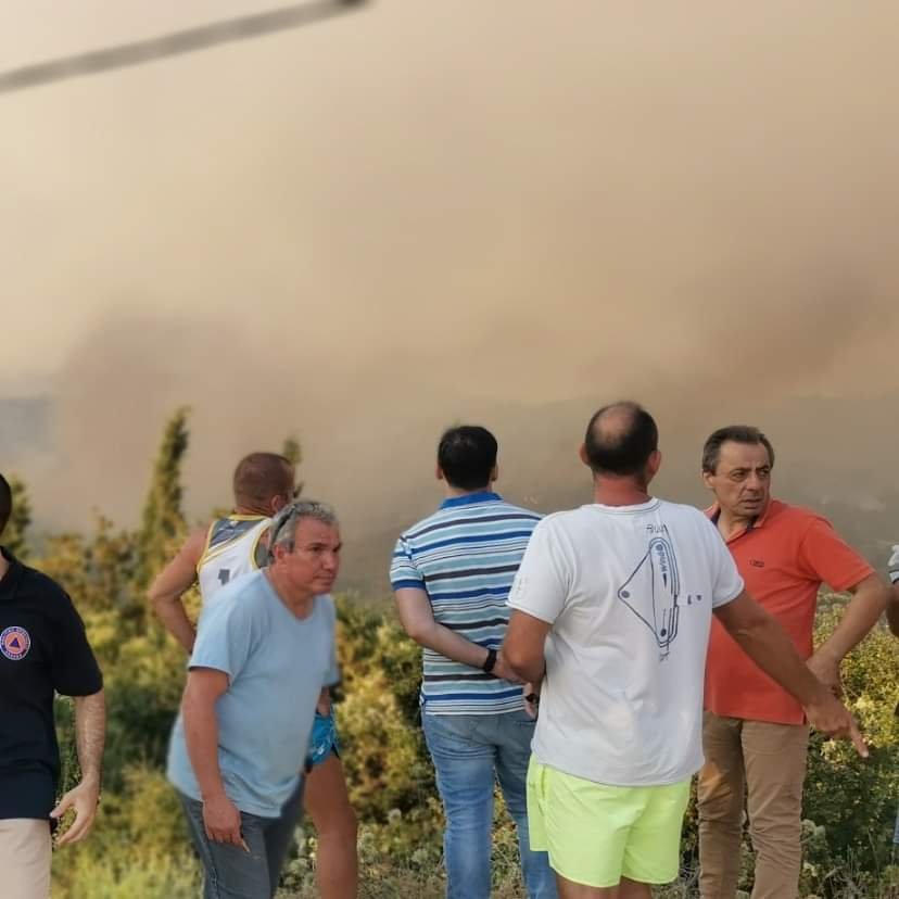 Μαίνεται η πυρκαγιά στην Ηλεία – Στη μάχη εναέρια μέσα