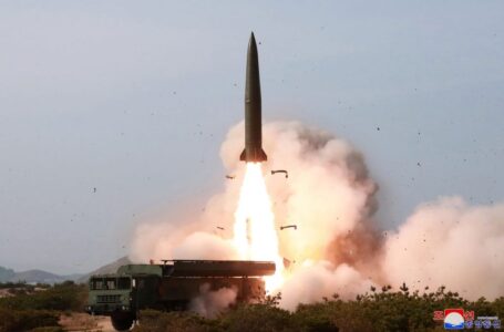 Η Βόρεια Κορέα εκτόξευσε διηπειρωτικό βαλλιστικό πύραυλο που πέρασε πάνω από την Ιαπωνία